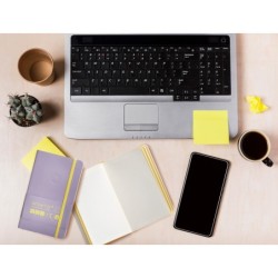 Cuaderno con gomilla antartik notes tapa blanda a6 cuadricula morado y amarillo 100 hojas 80 gr fsc