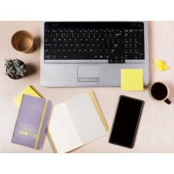 Cuaderno con gomilla antartik notes tapa blanda a6 hojas lisas morado y amarillo 100 hojas 80 gr fsc