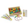 Juego andreutoys formas para ensartar  10 cordones  10 plantillas caja de 150 unidades surtidas