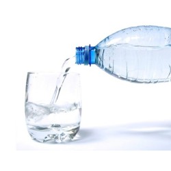 Agua mineral natural fuente primavera botella de 1,5 l