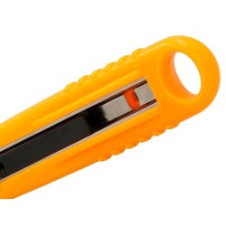 Cuter q-connect plastico ancho de seguridad retractil y con asa para colgar cuchilla 18 mm xd-123 blister 1 unidad
