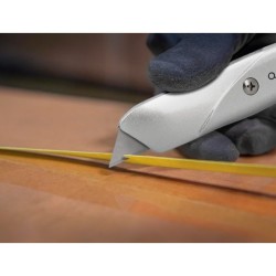 Cuter q-connect metalico ancho retractil con mecanismo de bloqueo cuchilla 18 mm xd-53 blister 1 unidad