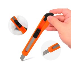 Cuter q-connect plastico estrecho cuchilla 9 mm xd-05 blister 1 unidad