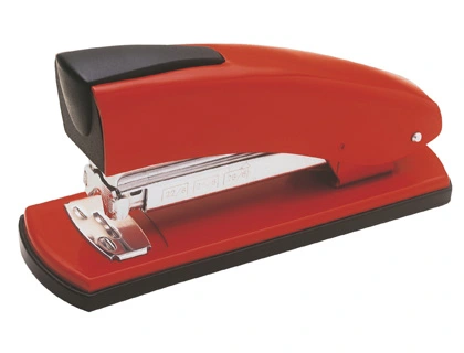 Grapadora Petrus 2001p Color Rojo Capacidad 20 Hojas