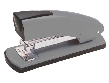 Grapadora Petrus 2001p Color Gris Capacidad 30 Hojas