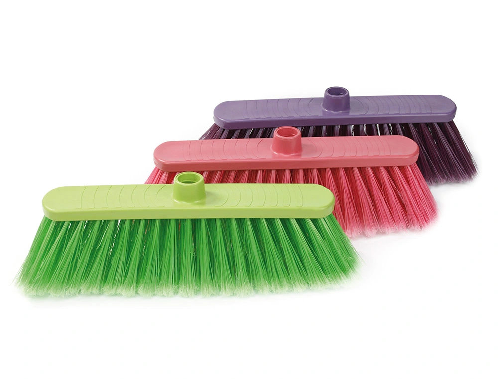 Escoba Vinilo Niza 30 cm con Mango Metalico